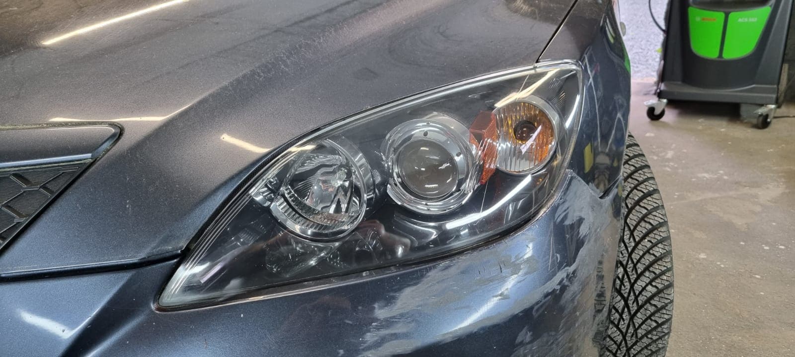 Mazda 3 - reflektor po polerowaniu.